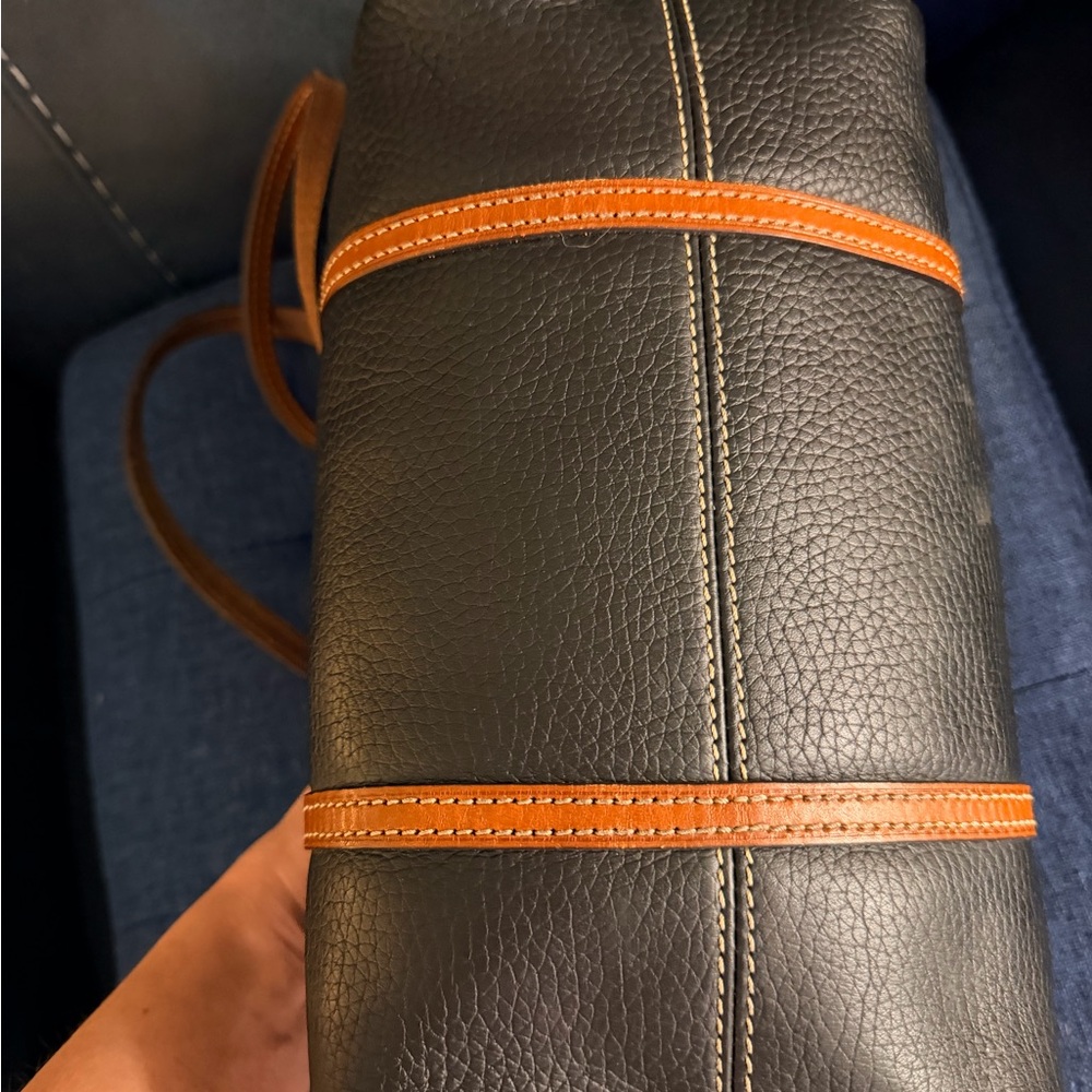 Vintage Dooney & Bourke Pebbled Leather Barrel Bag - Picture 6 of 15